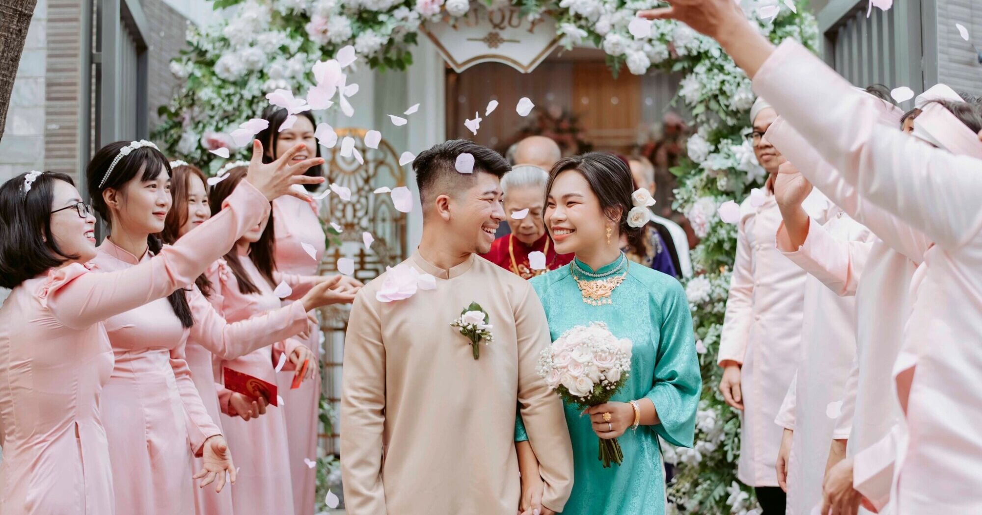 Lưu giữ khoảnh khắc đẹp trong đám cưới. Ảnh từ phóng sự cưới Omni Bridal