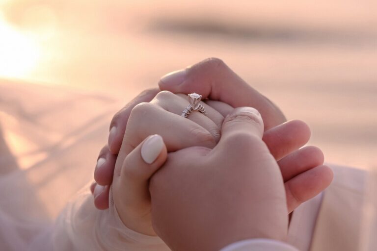 Mỗi cặp nhẫn cưới gắn liền với một câu chuyện tình yêu