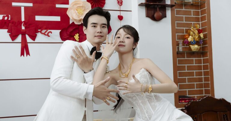 Lựa chọn kiểu dáng bộ trang sức cô dâu