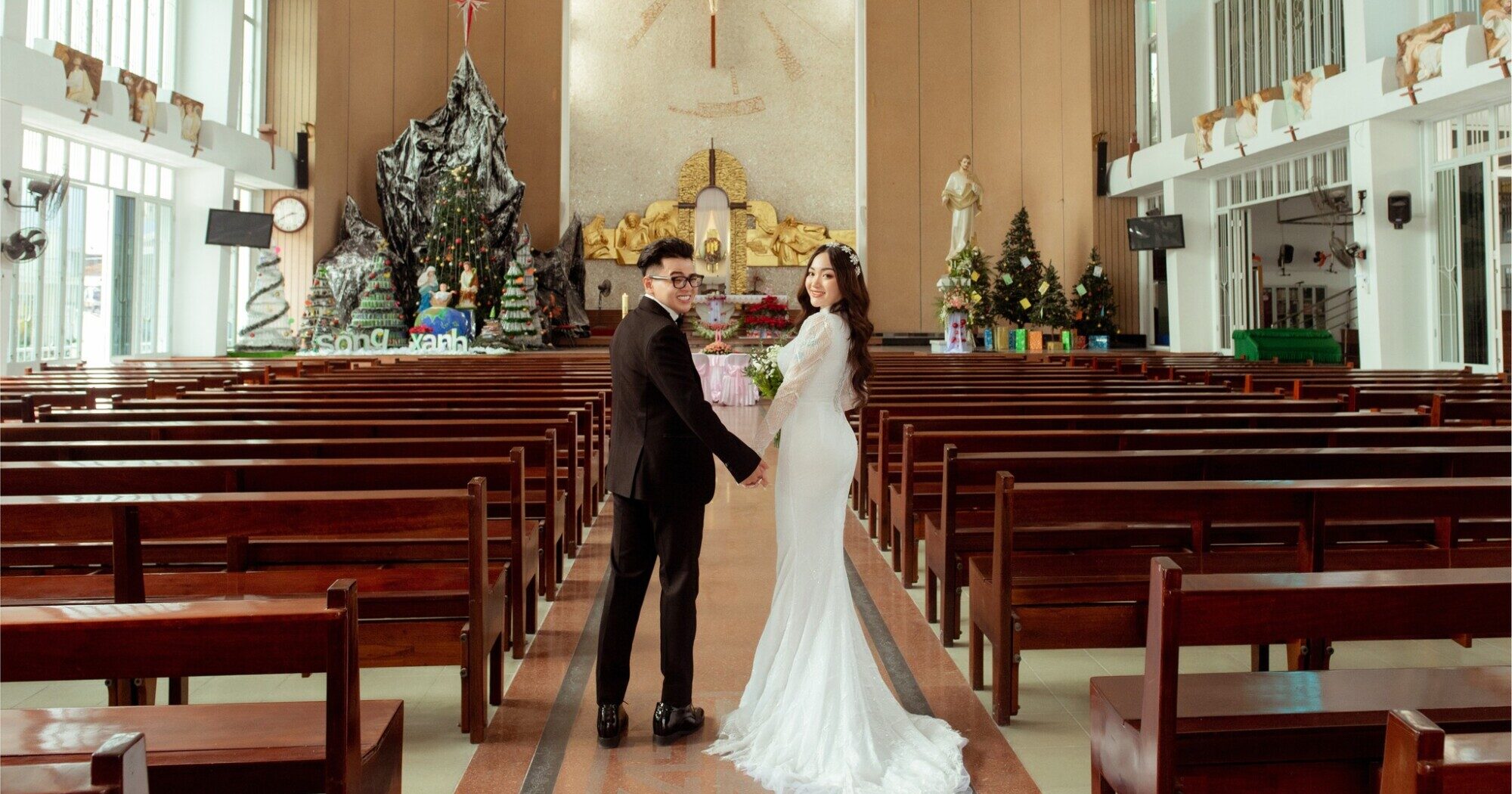 Trang phục làm Lễ hôn phối cho cô dâu