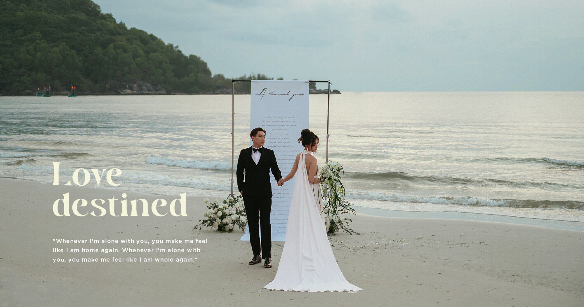 Concept hoàng hôn biển lãng mạn