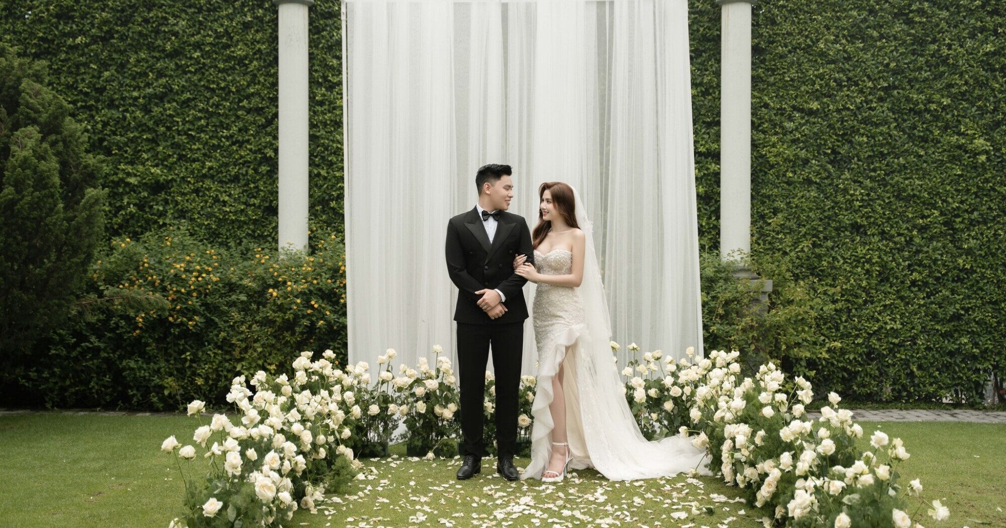 Đầm cưới đẹp ren suông dài tăng chiều cao