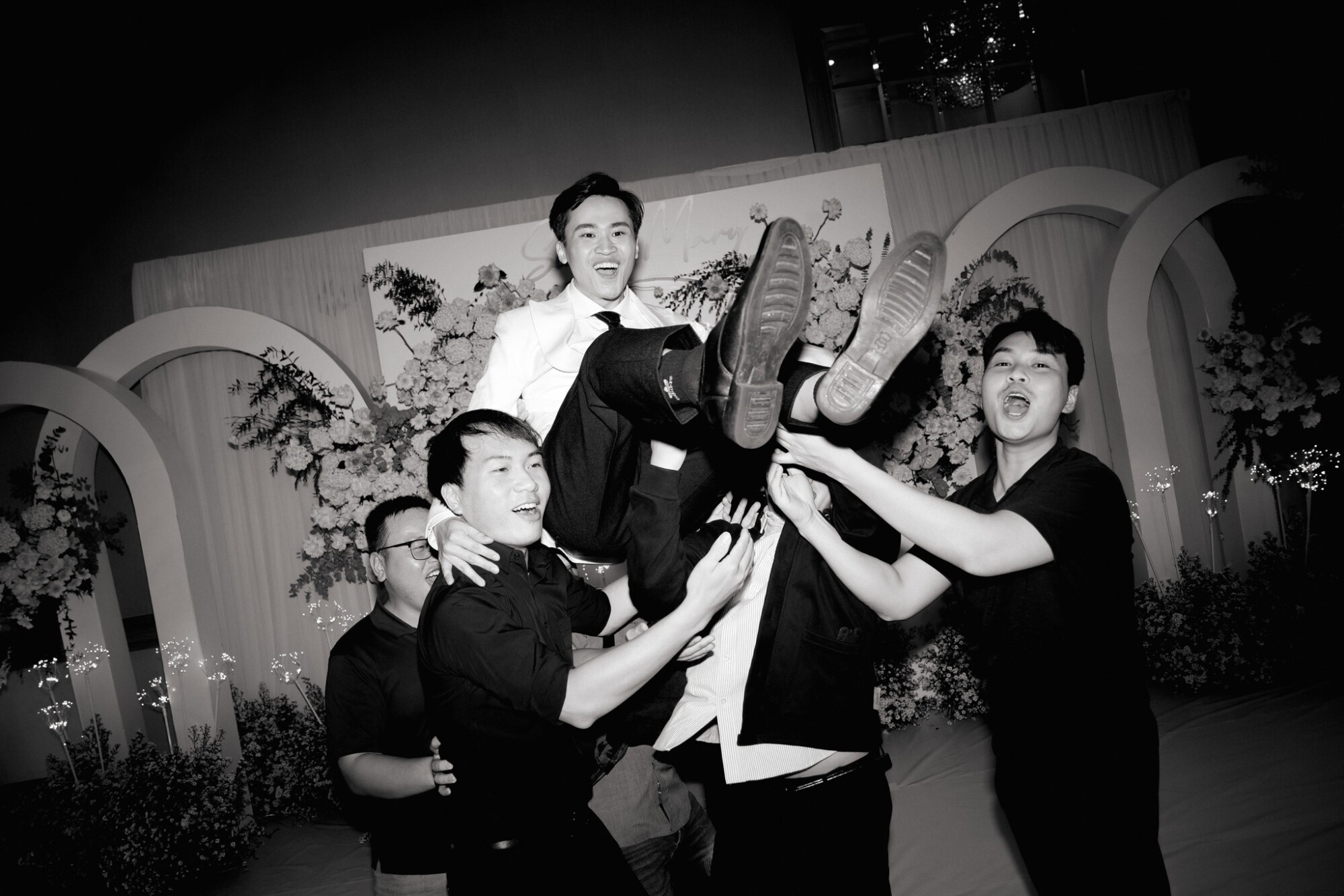 Danh sách câu hỏi gợi ý liên quan đến phóng sự cưới