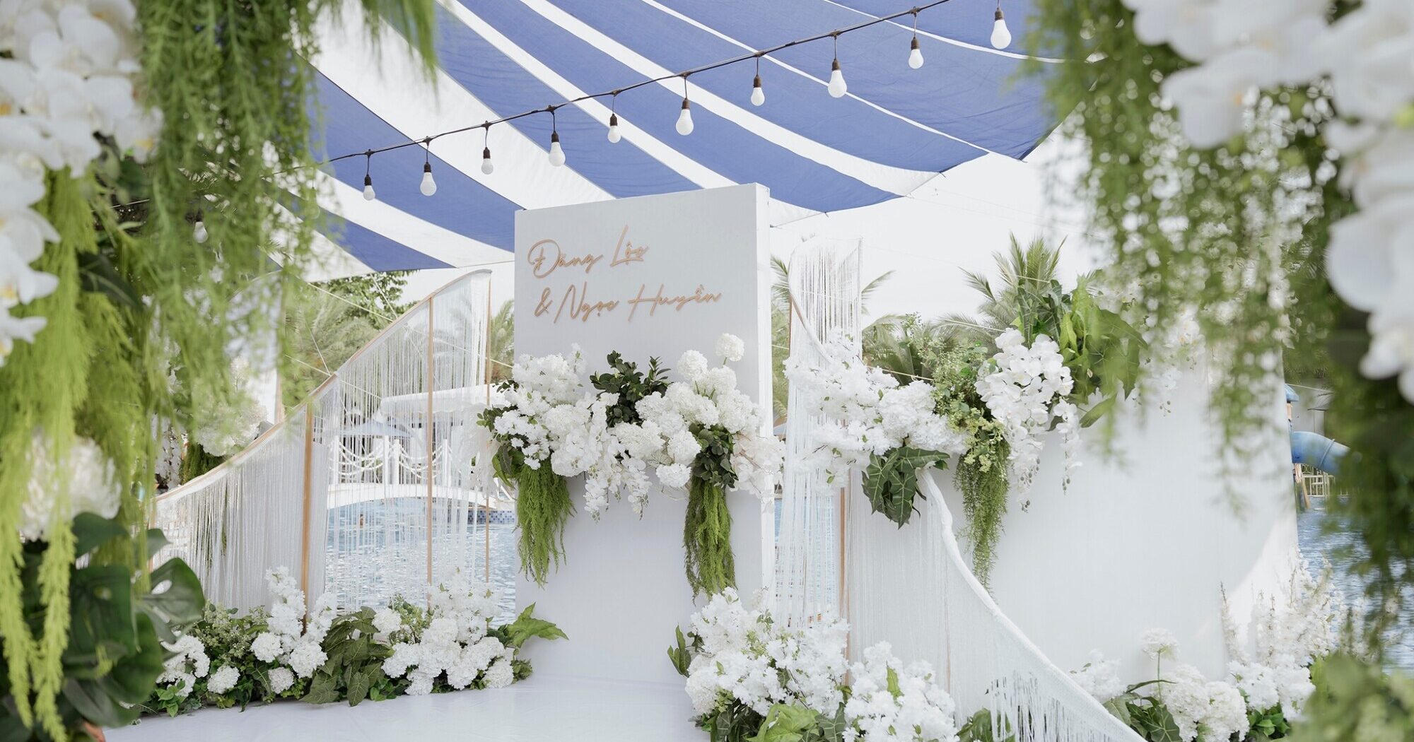 Xử lý sự cố khi tổ chức tiệc cưới ngoài trời: Khi trời đổ cơn mưa