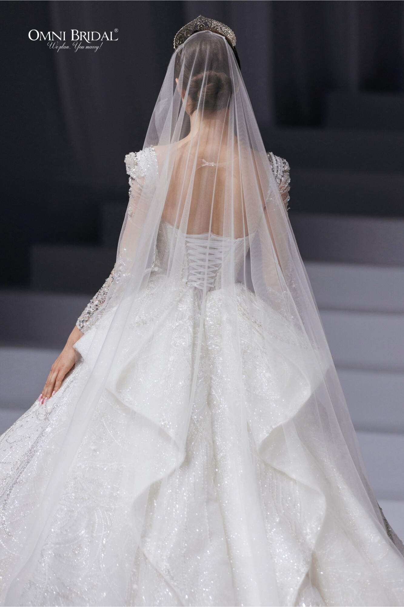 Nhẹ nhàng, lấp lánh như hàng ngàn vì sao đang rực sáng trên nền vải.