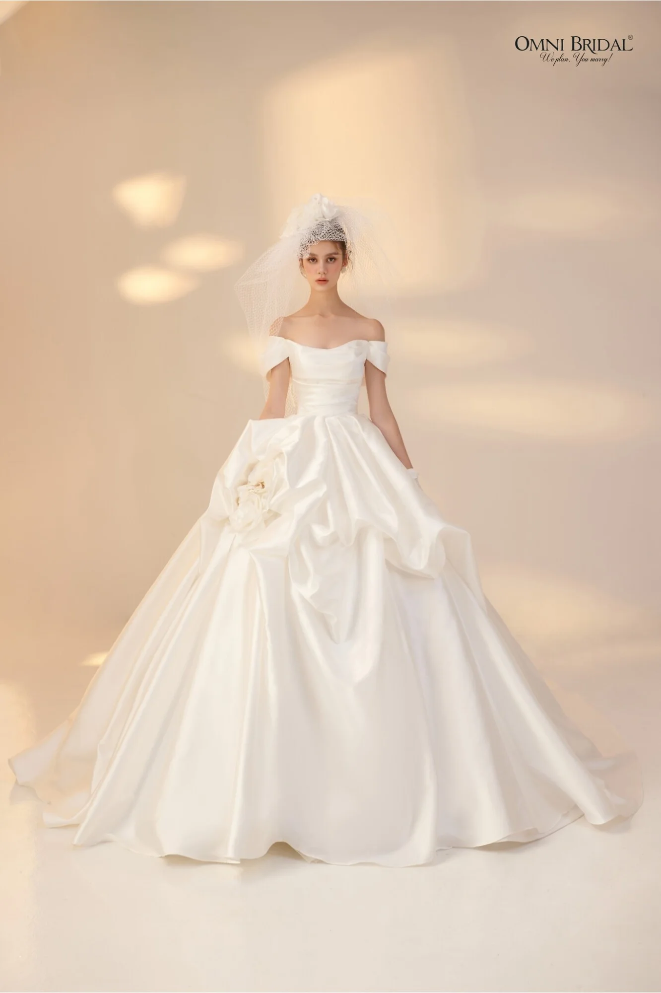 Mang nét tối giản nhưng vẫn đầy thanh lịch trong ngày trọng đại.