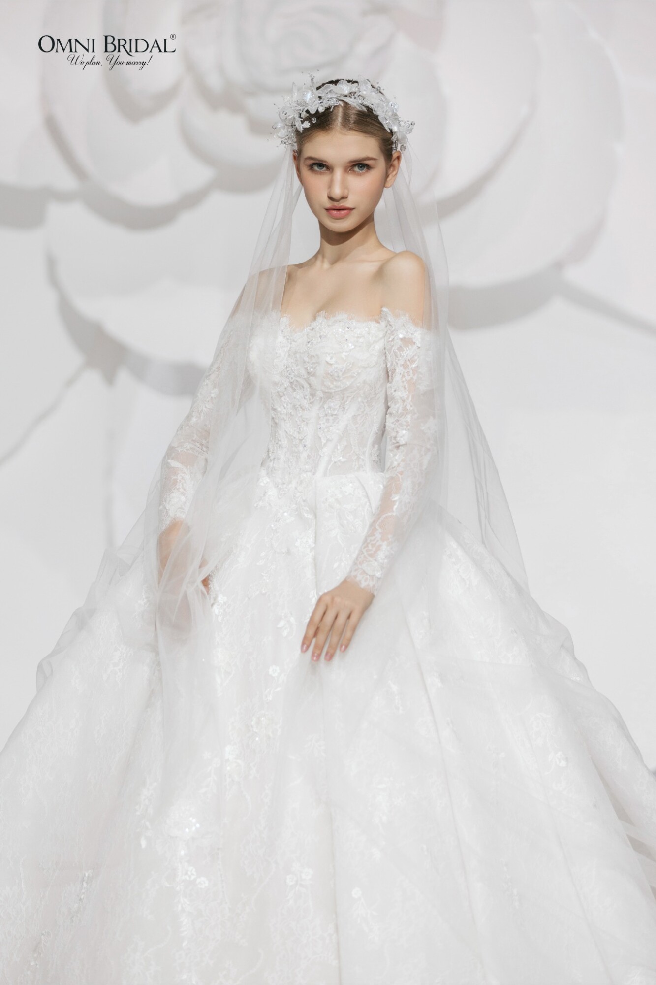 Sự lấp lánh phù hợp diện dưới ánh đèn lung linh của buổi tiệc