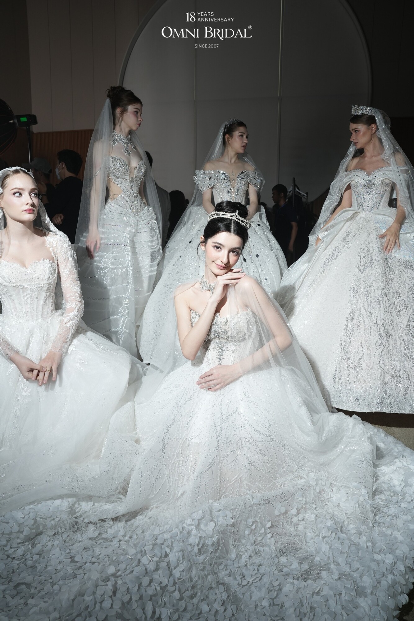 Các dòng váy cưới cao cấp với chất liệu nhập khẩu