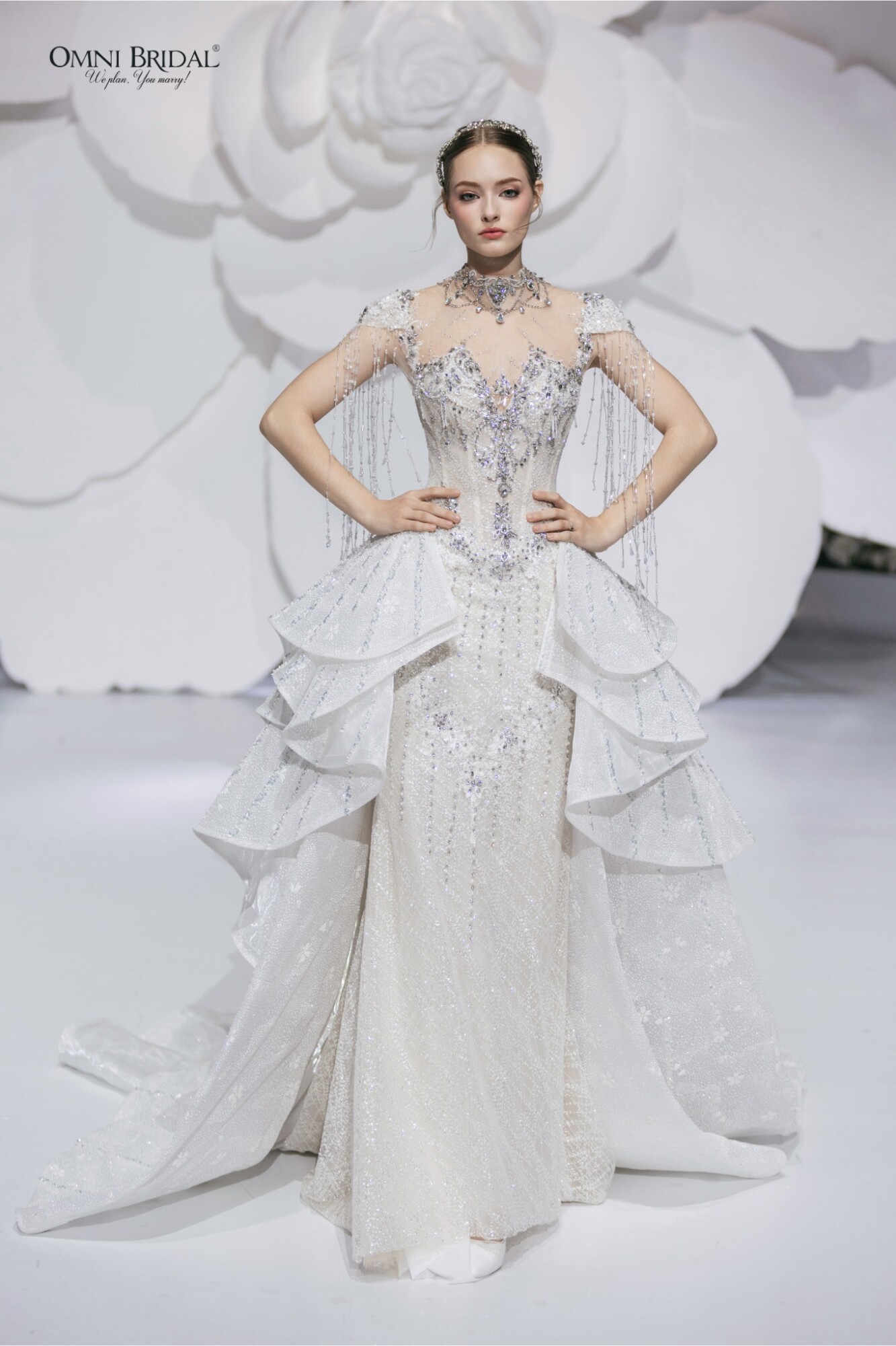 Hàng nghìn viên pha lê tạo nên sự lung linh trong từng chuyển động.