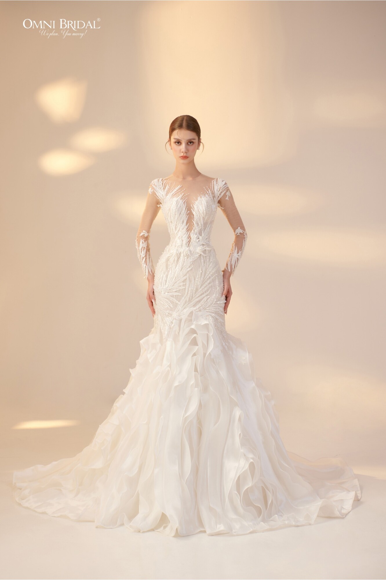 Chiếc váy cưới cô dâu đẹp một cách kín đáo nhưng đầy quyến rũ 