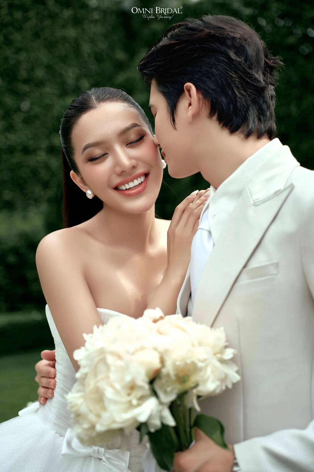 Makeup cô dâu tone hiện đại, lựa chọn sang trọng