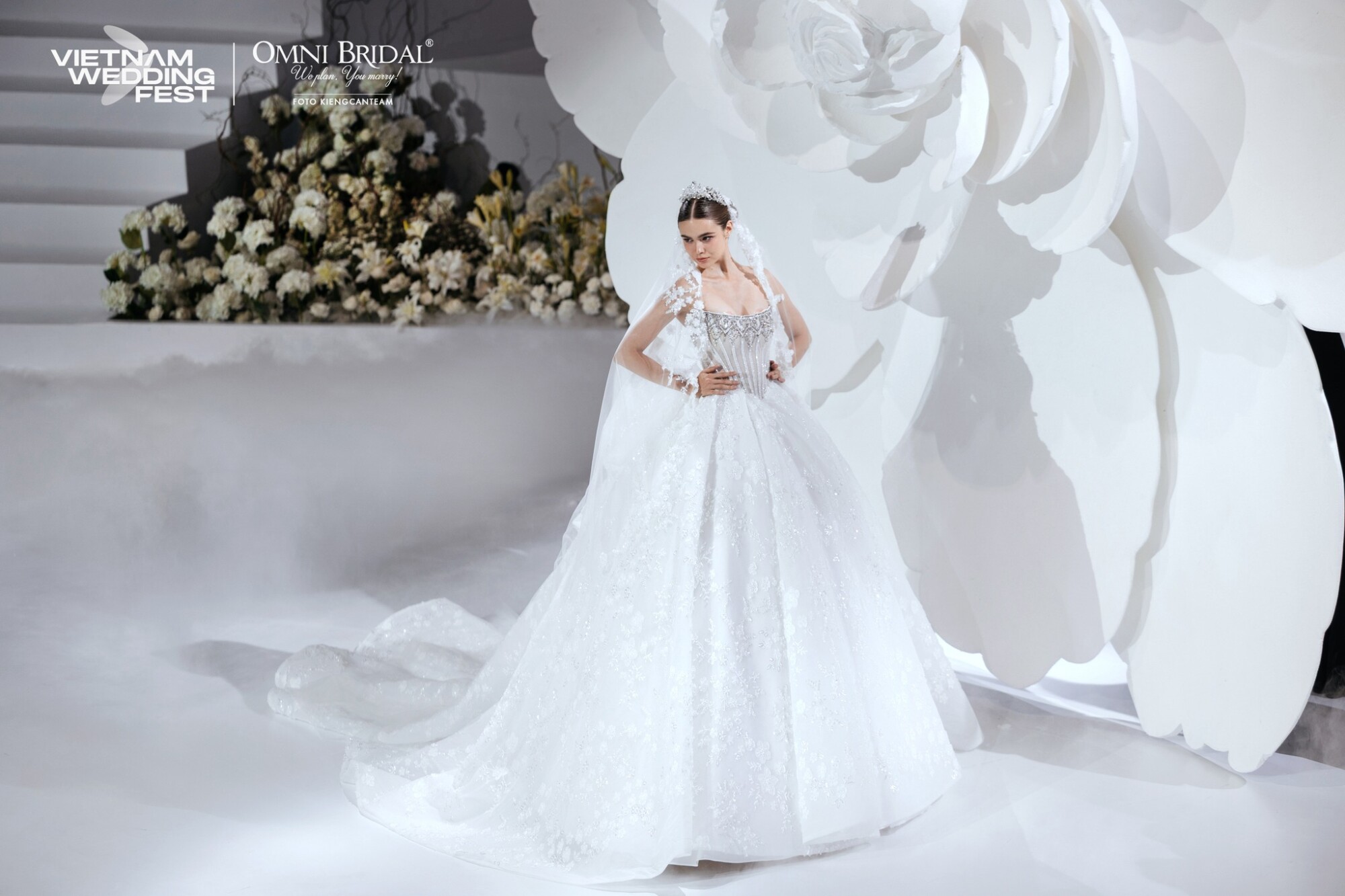 Omni Bridal với bộ sưu tập váy cưới cao cấp 2025