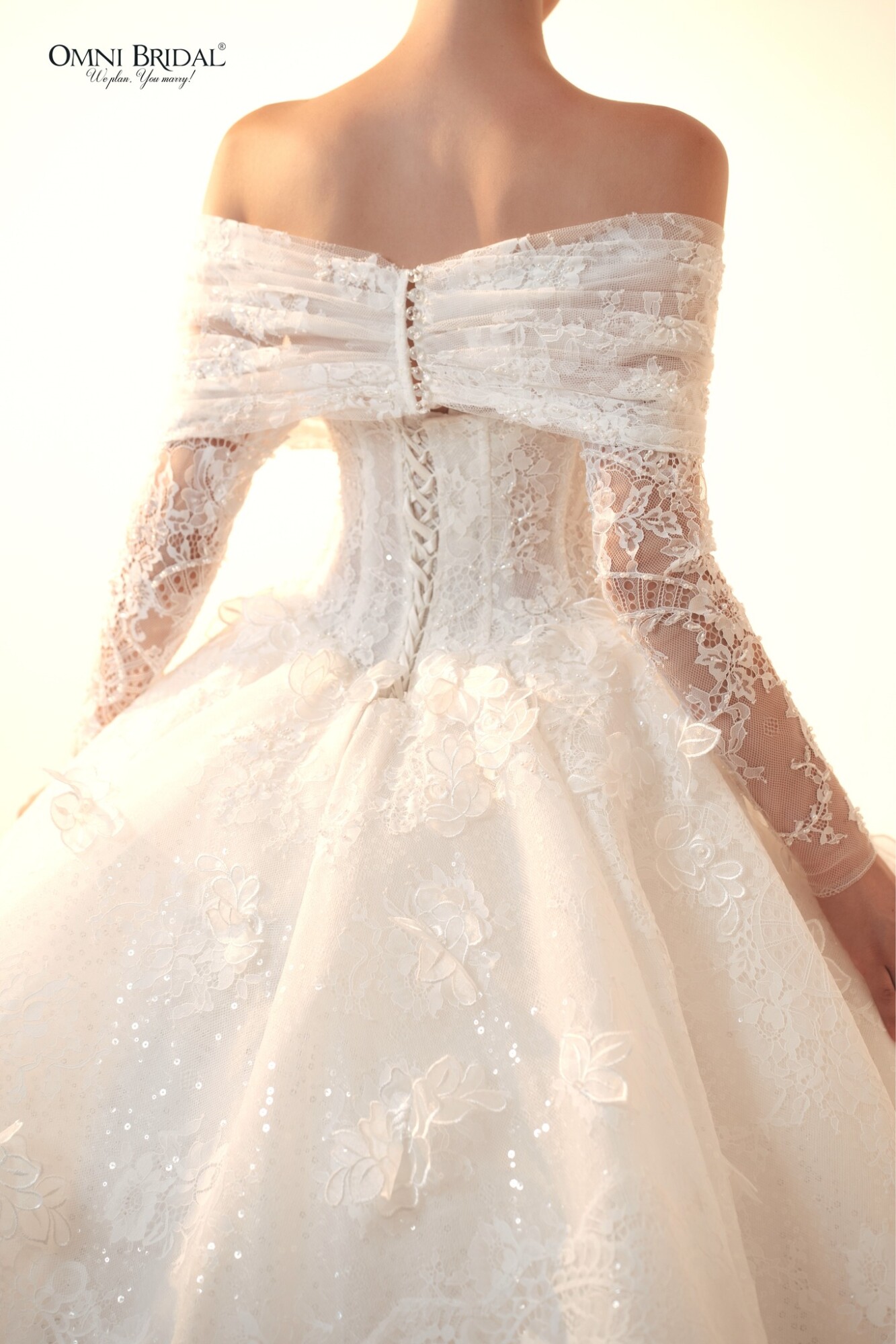 Những lớp ren mềm mại tạo nên một tổng thể tinh tế, không quá phô trương 