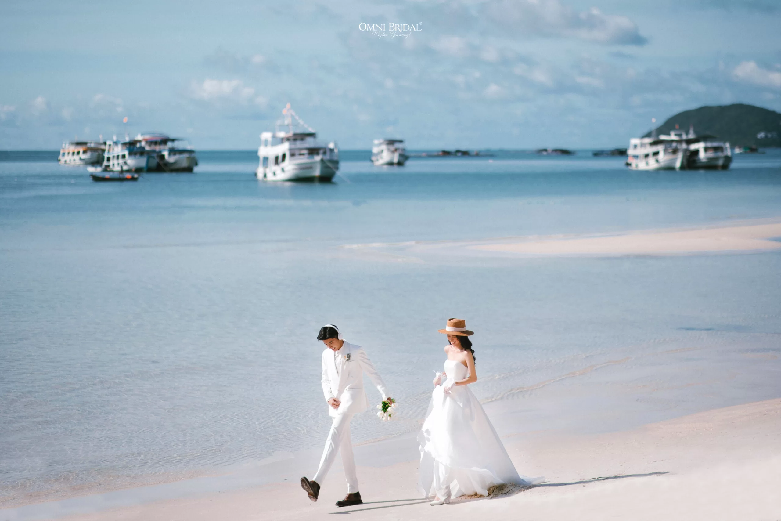 Bộ ảnh như một hành trình của cặp đôi