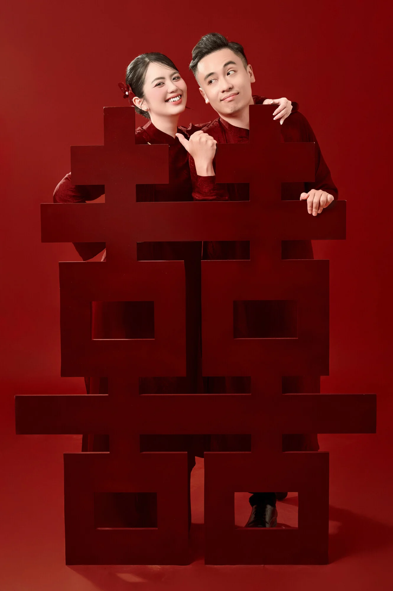 Phong cách chụp ảnh cưới chữ Hỷ mang màu sắc truyền thống 