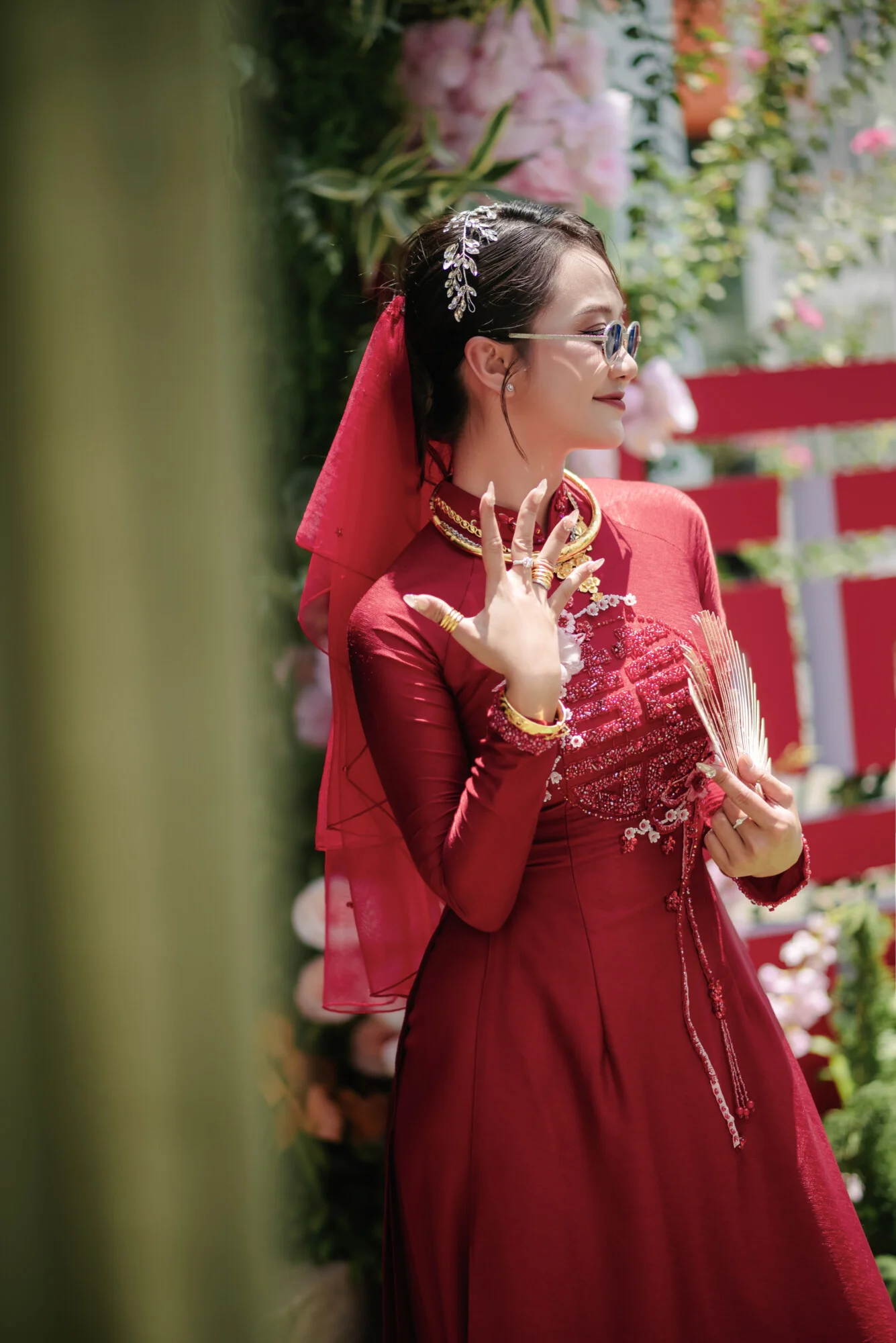 Dù là màu sắc nào thì trang trí cổng cưới cũng nên phù hợp với phong cách cá nhân