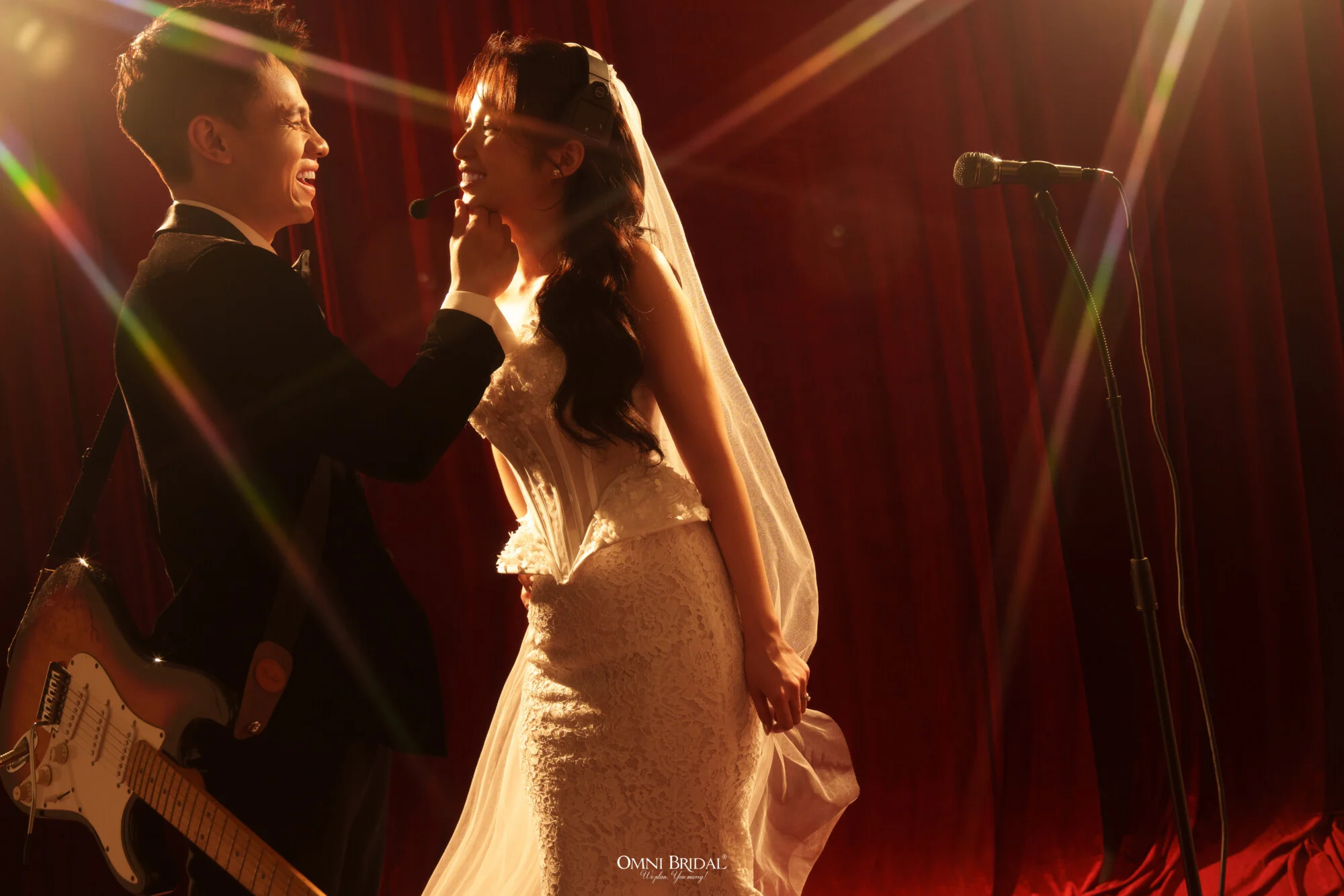 Chụp ảnh cưới studio - hóa thân thành nghệ sĩ trong chính câu chuyện của mình 