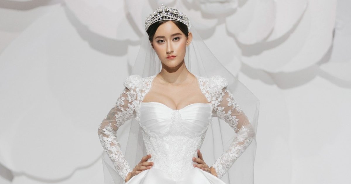 Tìm thấy vẻ đẹp tinh giản và sang trọng cùng váy cưới satin