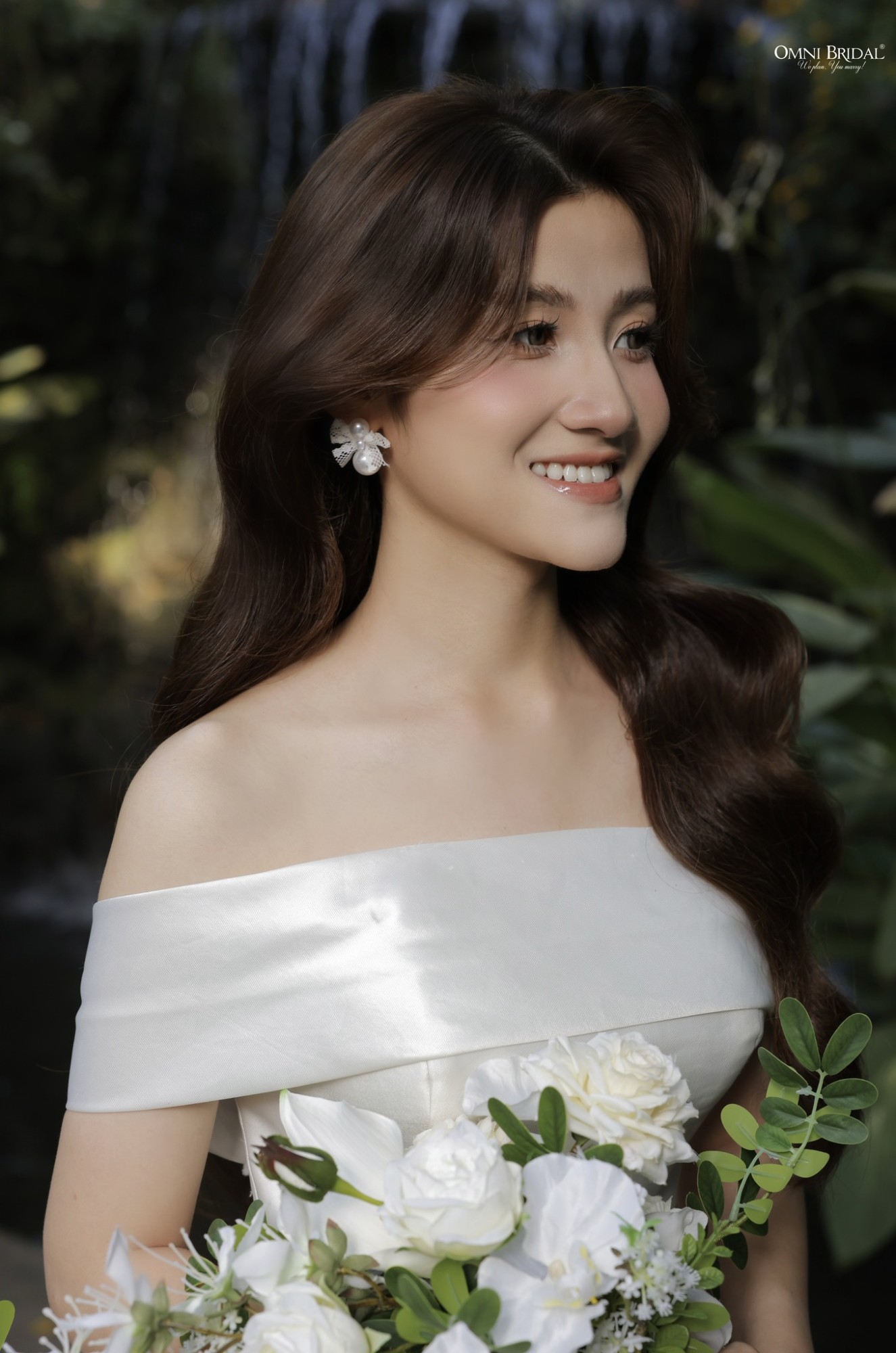 Kiểu tóc cô dâu Hàn Quốc đầy bay bỏng, nhẹ nhàng