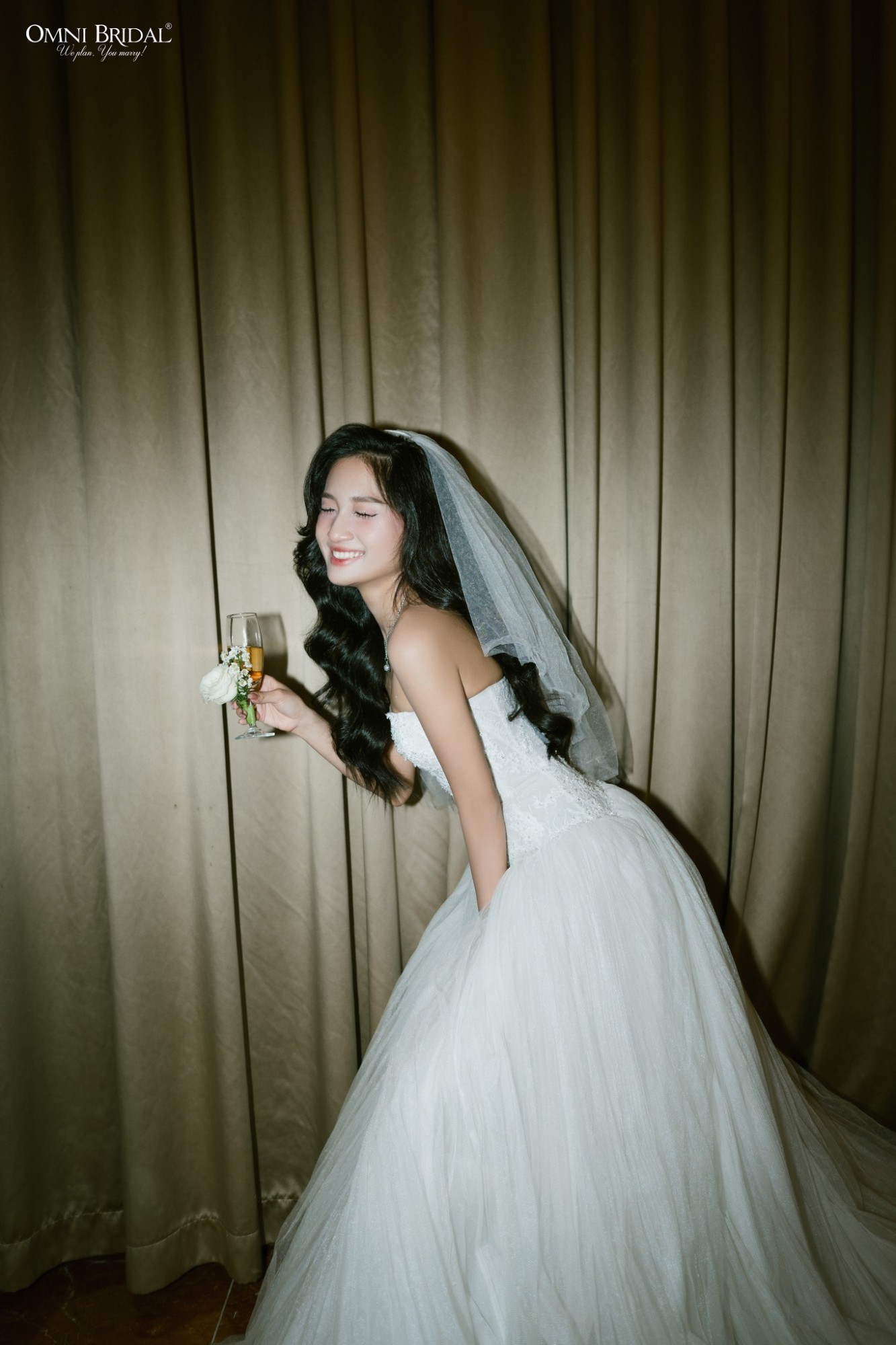 Kiểu tóc cô dâu Hàn Quốc đầy bay bỏng, nhẹ nhàng