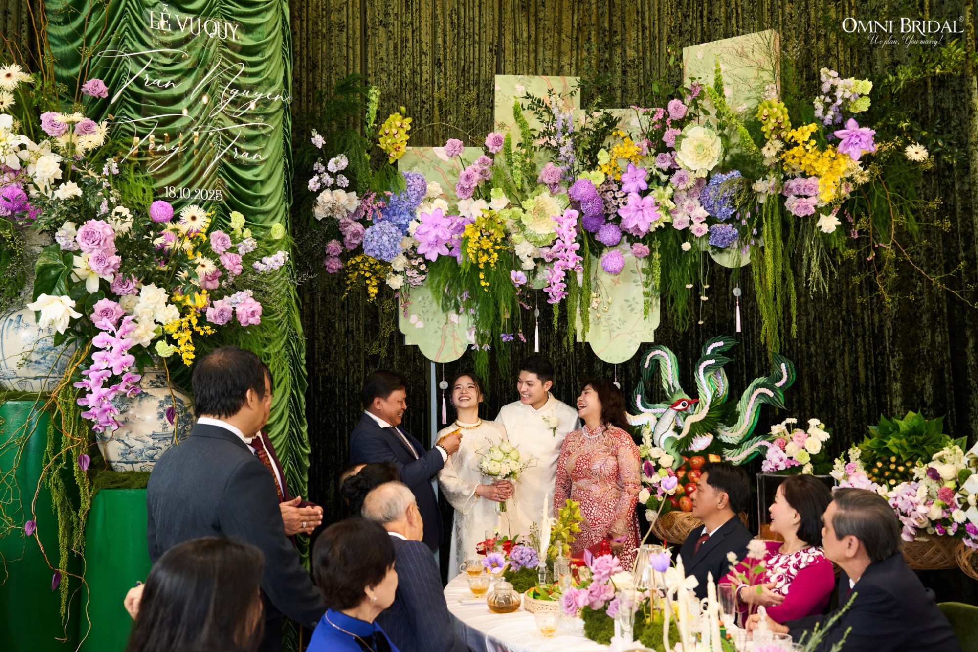 Chọn hoa trang trí gia tiên cũng cần phải có kinh nghiệm