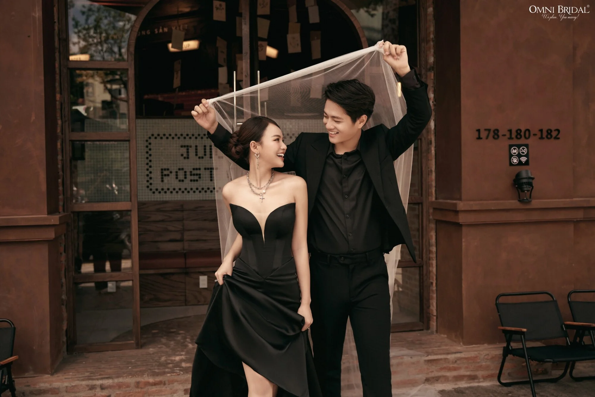 Những cử chỉ thường nhật cũng có thể là một concept ảnh cưới lãng mạn