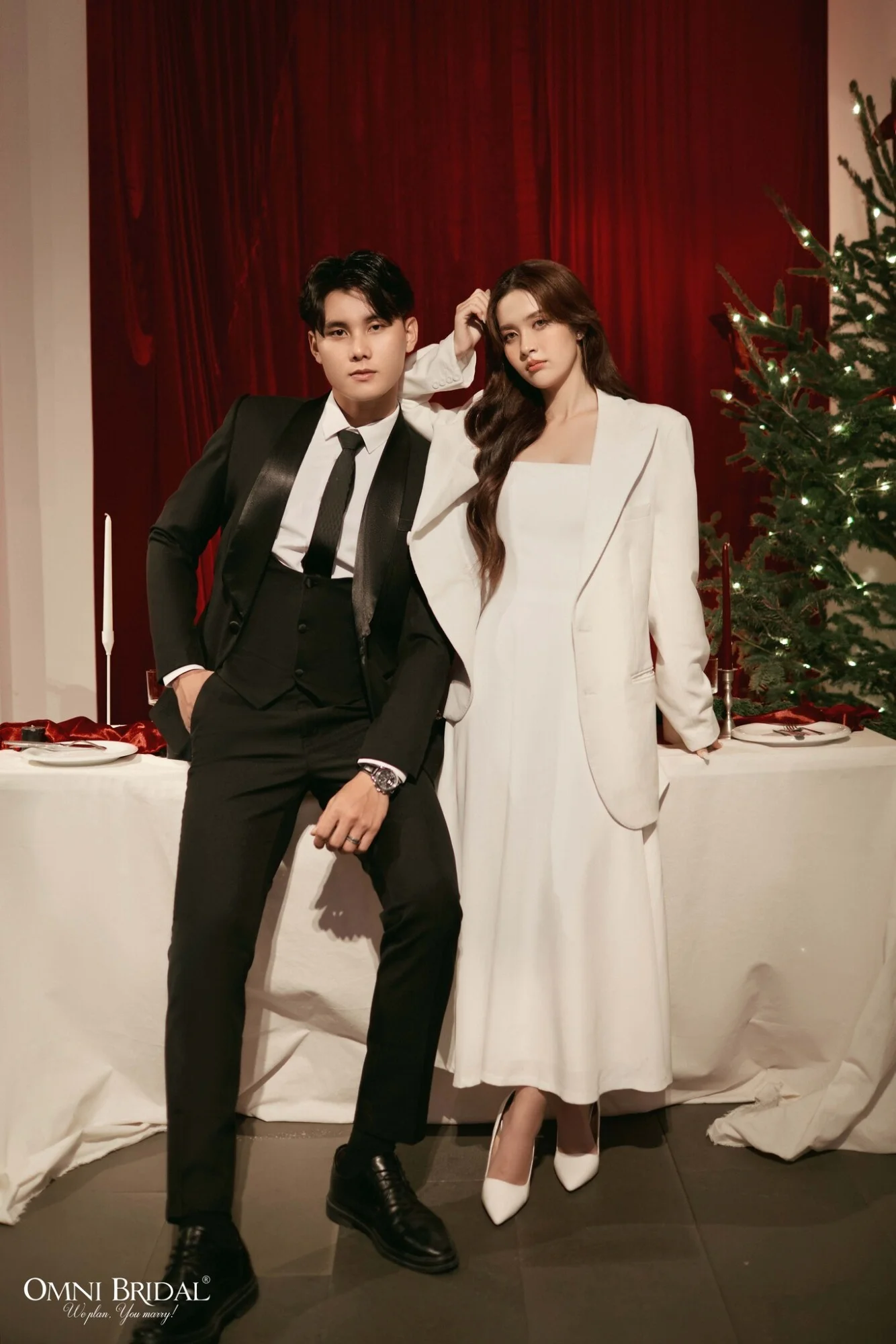 Concept ảnh cưới nhỏ gọn xoay quanh một bàn tiệc