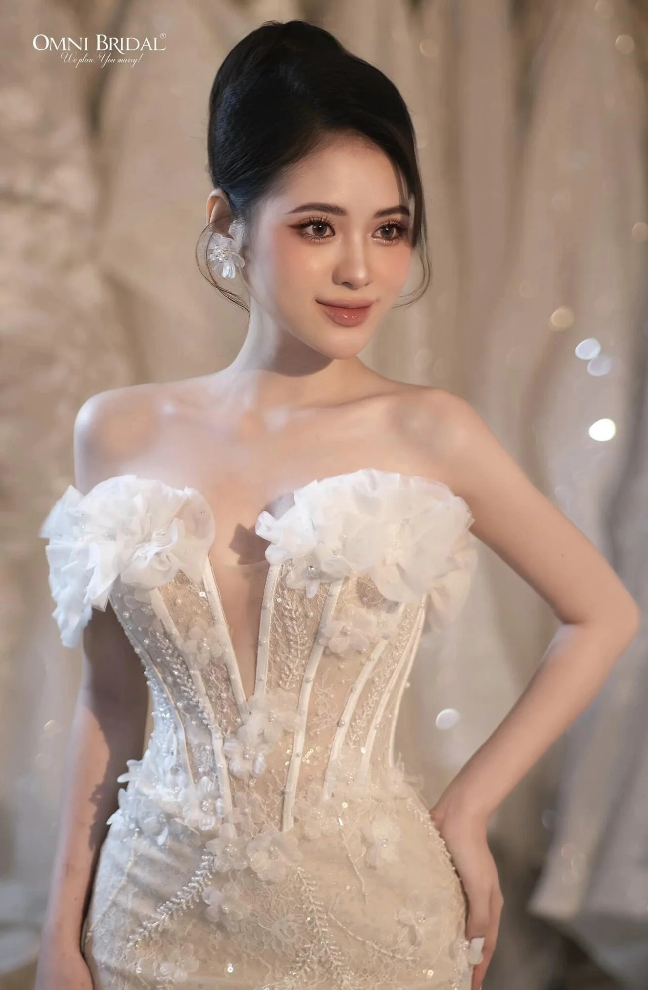 Layout makeup không chỉ cần phù hợp với bản thân mà còn cả bối cảnh cũng phải hài hòa 