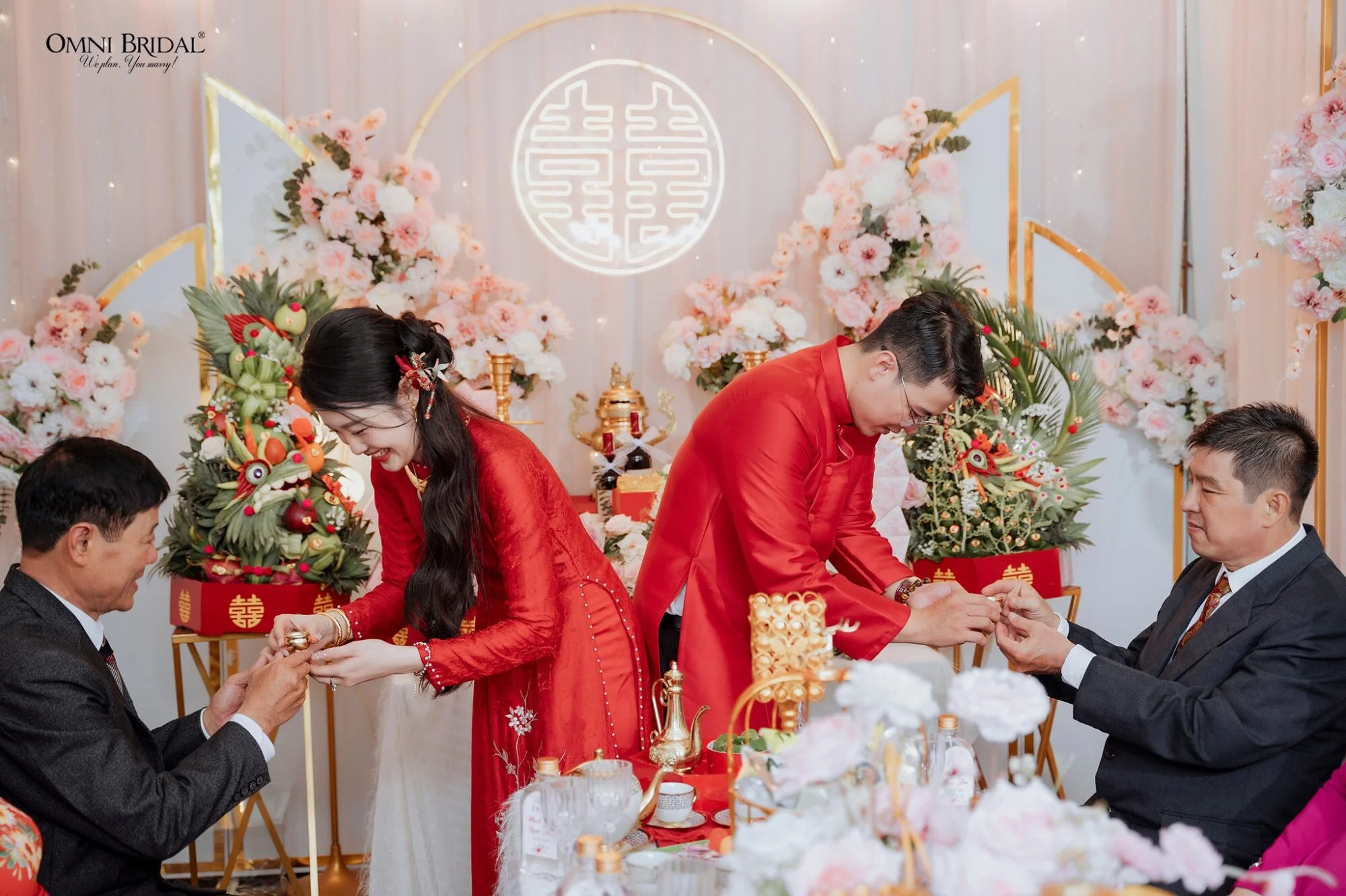 Hãy làm rõ mọi yêu cầu trong hợp đồng để tránh những rủi ro bất ngờ khi trang trí gia tiên