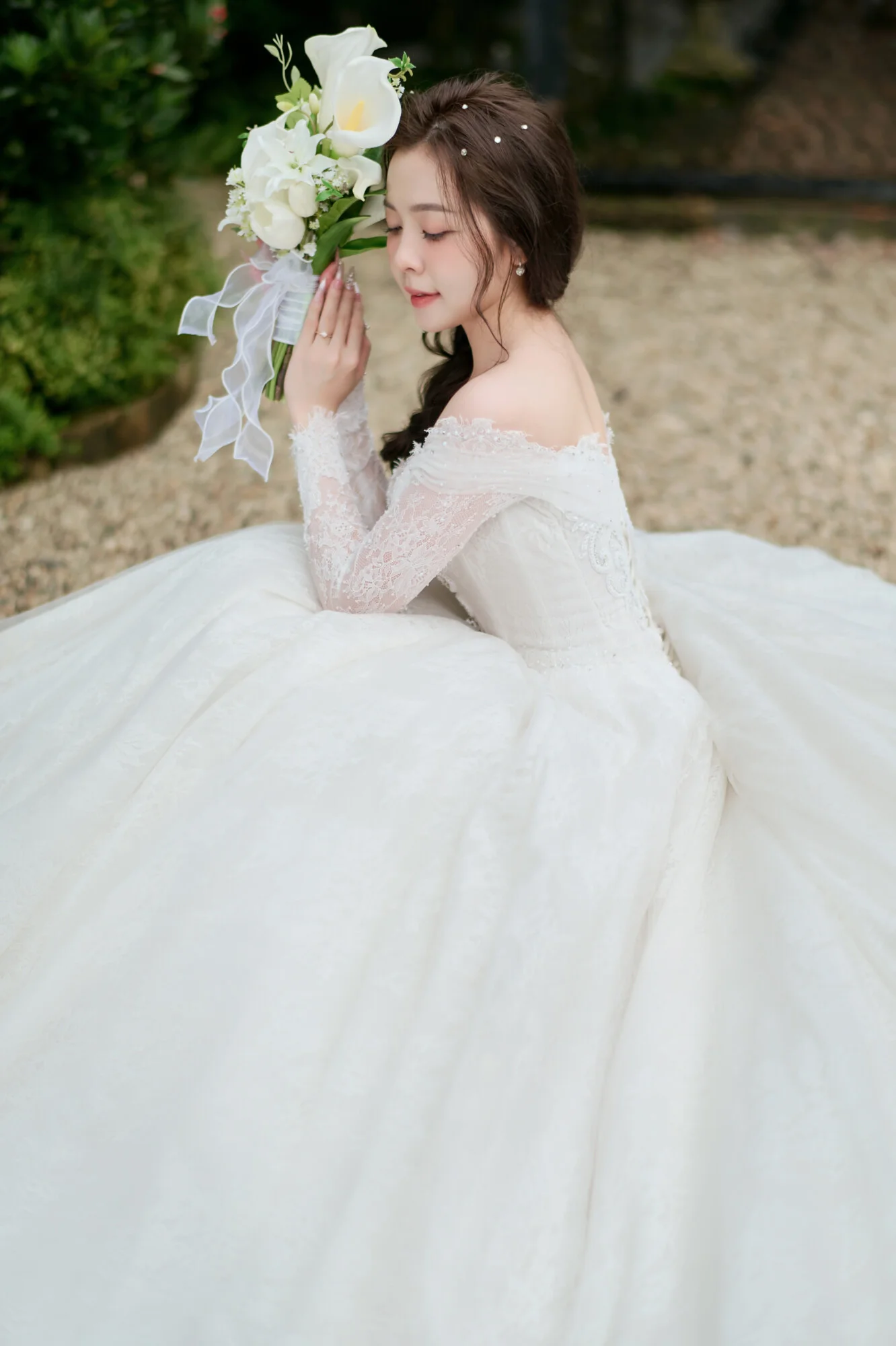 Kiểu tóc cô dâu đẹp cho nàng yêu sự nhẹ nhàng, cổ điển